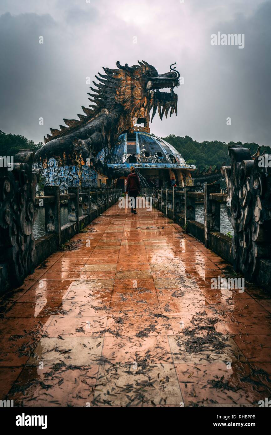 Attraction touristique foncé Ho Thuy Tien abandonné waterpark, près de la ville de Hue, Vietnam central, en Asie du sud-est Banque D'Images