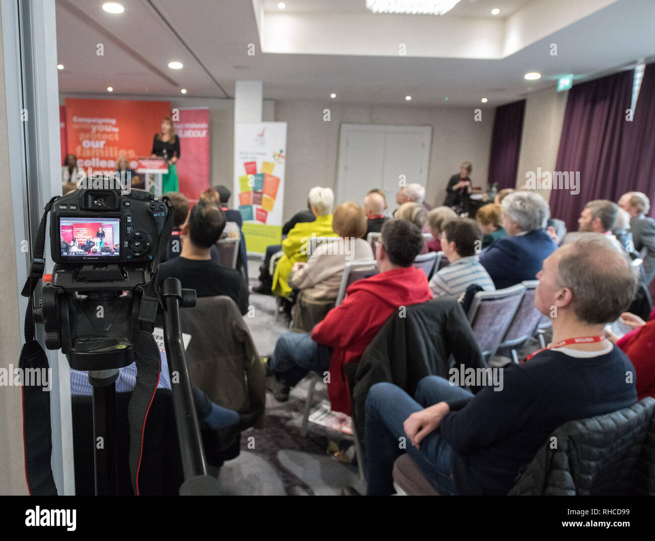 Congrès du Parti travailliste, East Midlands, Nottingham, 2019 Nottinghamshire, Angleterre, Royaume-Uni. 2ème. Février, 2019. L'ombre du travail secrétaire d'éducation Angela Rayner député débattre sur le Service de l'éducation nationale, un élément clé de la politique du Parti du travail avec les membres du parti à l'East Midlands conférence du parti travailliste en 2019. Alan Beastall/Alamy Live News Banque D'Images