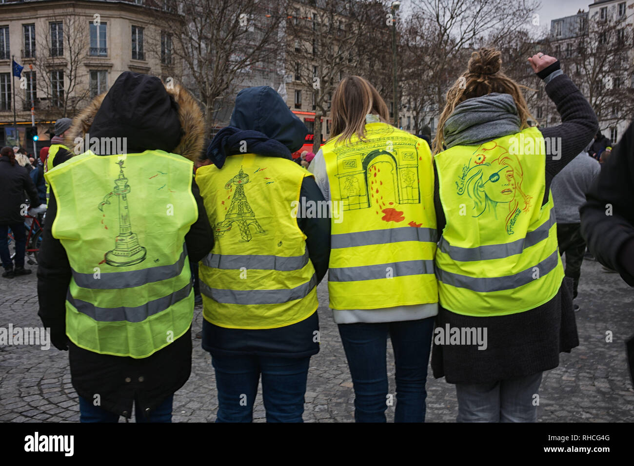 Avenue Daumesnil, Paris, France. 2 février 2019. Des démonstrations graphiques, drwings sur le jaune. Les manifestants protestent contre les violences policières contre les manifestations, et pour les victimes et blessés. Credit : Roger Ankri/Alamy Live News Banque D'Images