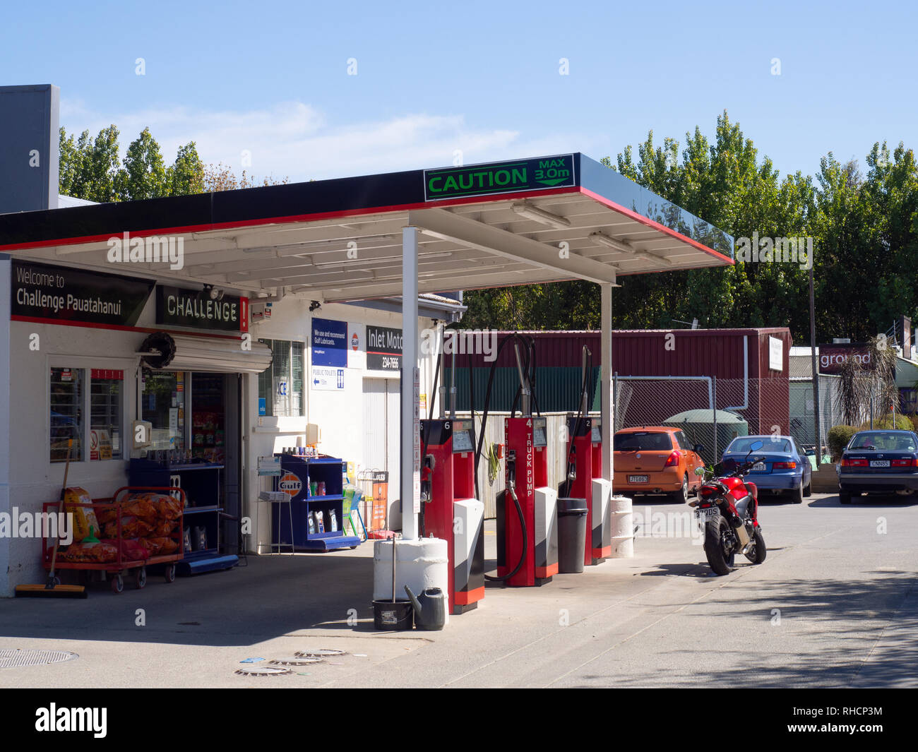 Station essence défi Pauatahanui Photo Stock - Alamy