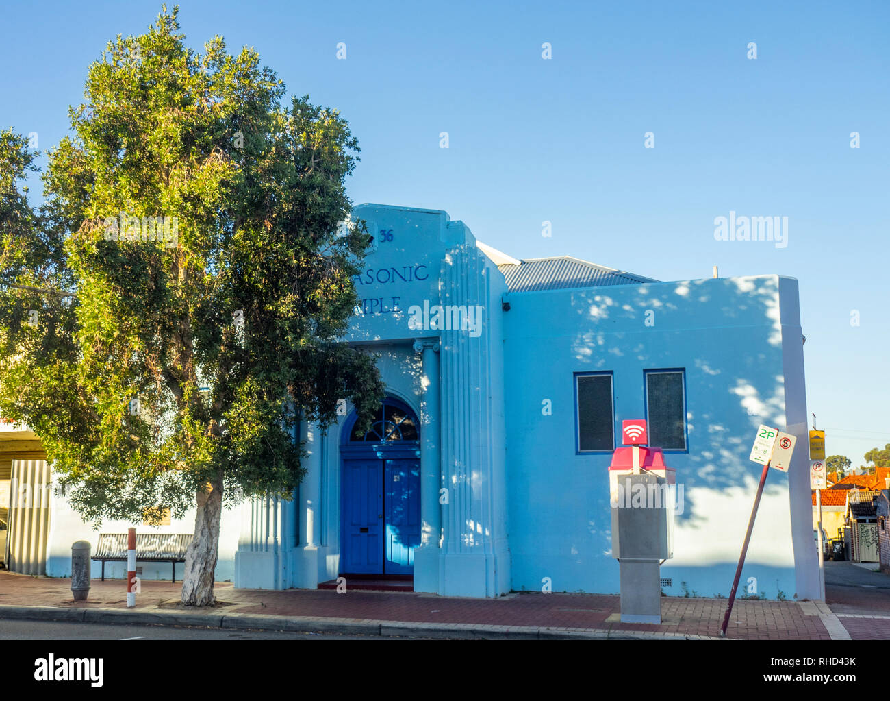 Une cabine téléphonique publique Telstra en dehors du Temple Maçonnique hall sur Brisbane Street Perth WA l'Australie. Banque D'Images