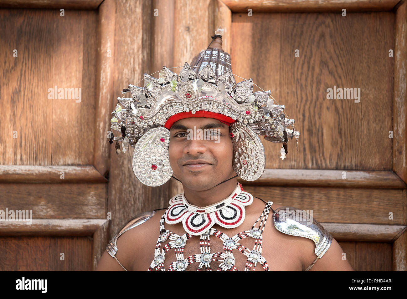 Gorizia, Italie - 27 août 2017 : Les danseurs de la compagnie de danse traditionnelle du Sri Lanka sur la ville au cours de la rue Festival International de Folklore Banque D'Images