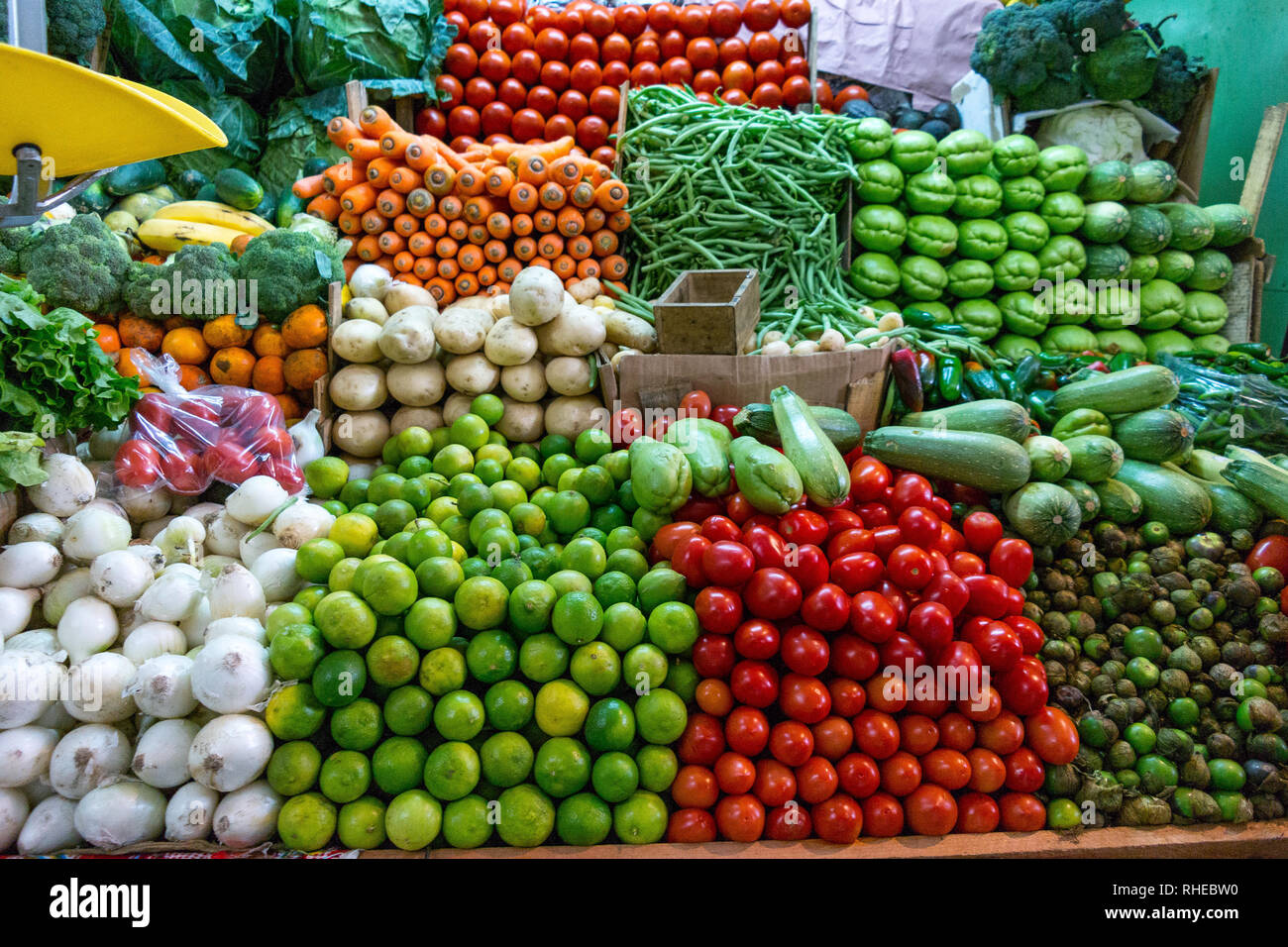 Les fruits et légumes sur le marché traditionnel au Mexique Banque D'Images