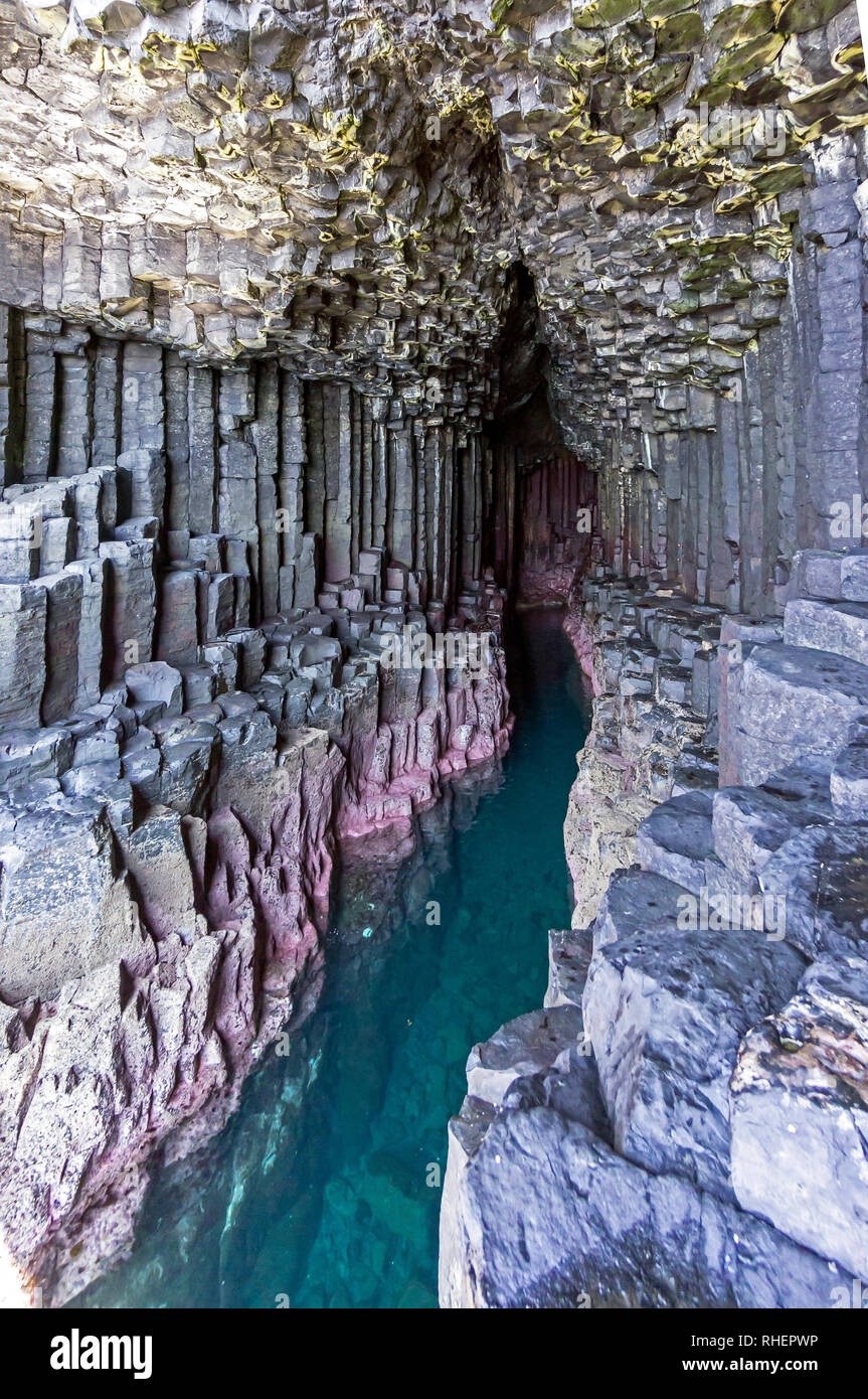 Vue à l'intérieur de la Grotte de Fingal, sur l'île de Staffa Hébrides intérieures Scotland UK Banque D'Images