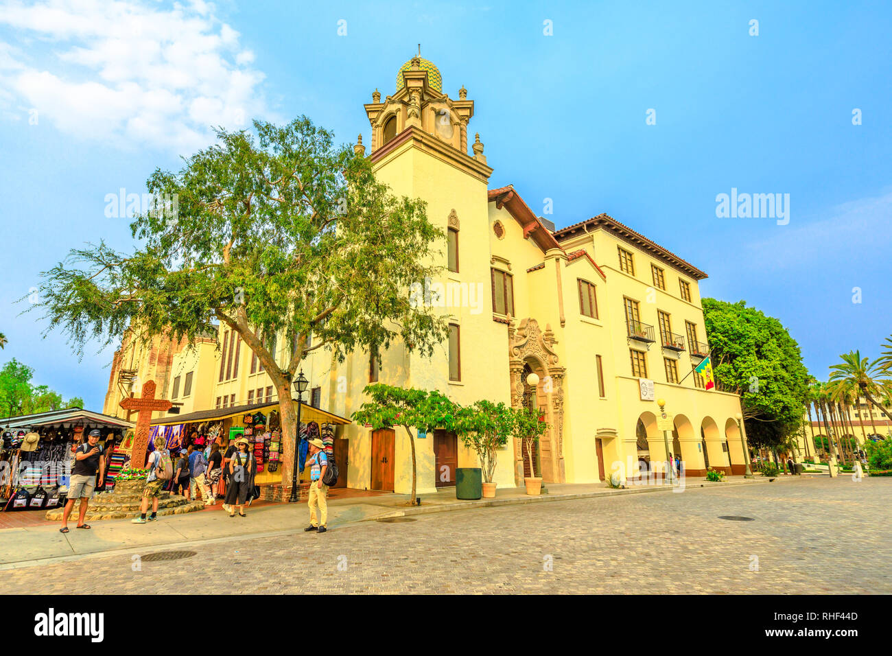 Los Angeles, California, United States - 9 août 2018 : Olvera Street et Old Plaza Église ou la Plaza United Methodist Church à El Pueblo, un état Banque D'Images