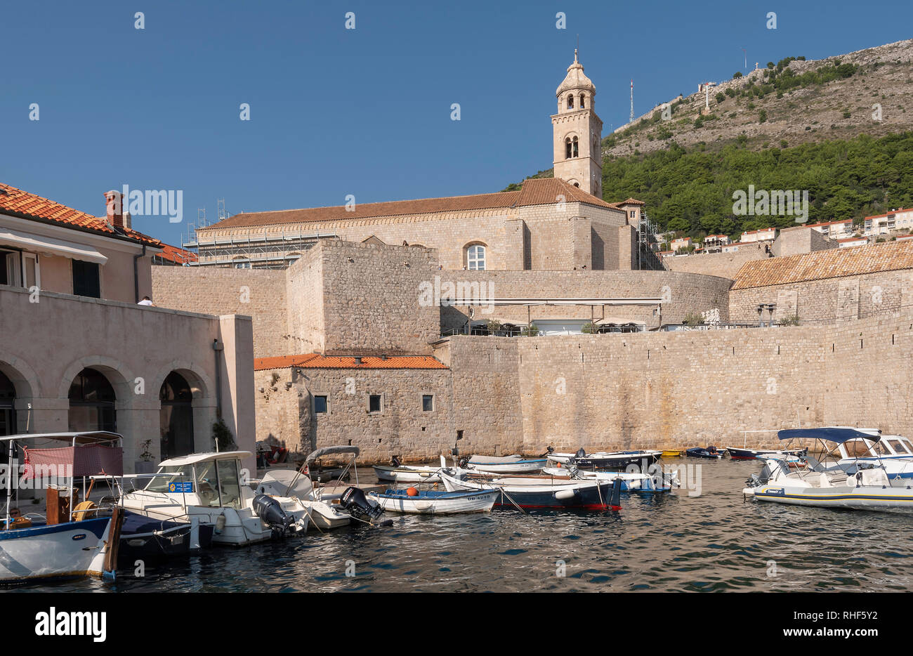 Une vue sur le Monastère dominicain du vieux port de Dubrovnik Banque D'Images