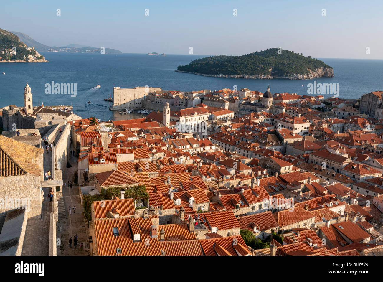 Une vue de la vieille ville de Dubrovnik sur les parois Banque D'Images