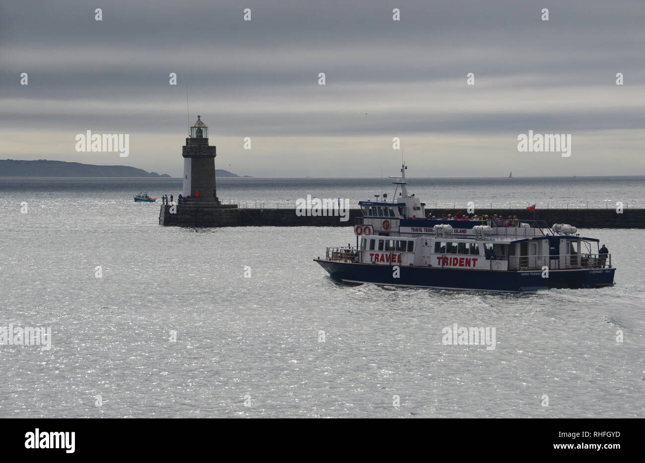 Le Trident voyages de passagers quitte St Peter Port Guernsey Harbour dans l'île de Herm, Channel Islands.UK. Banque D'Images