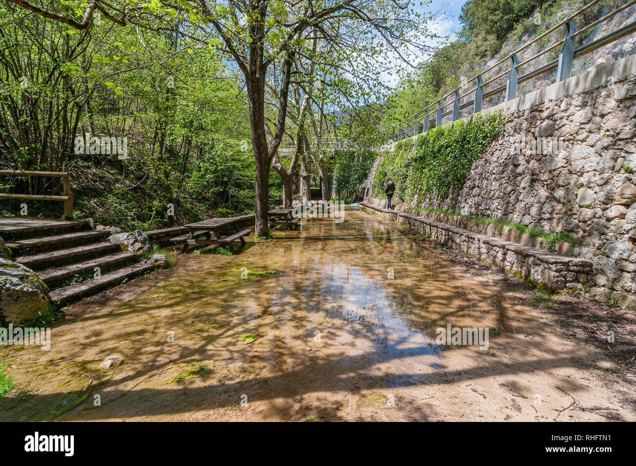 Aire de pique-nique Font Negra, inondé, Berga, Berguedà, Catalogne, Espagne Banque D'Images