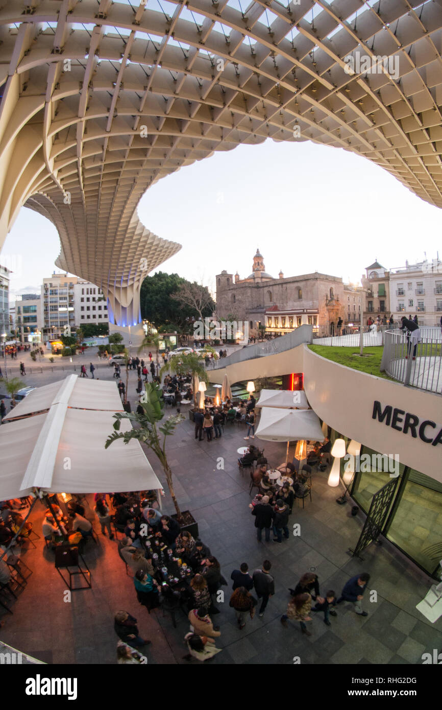Metropol Parasol de nuit, Séville, Espagne, Février 2019 Banque D'Images