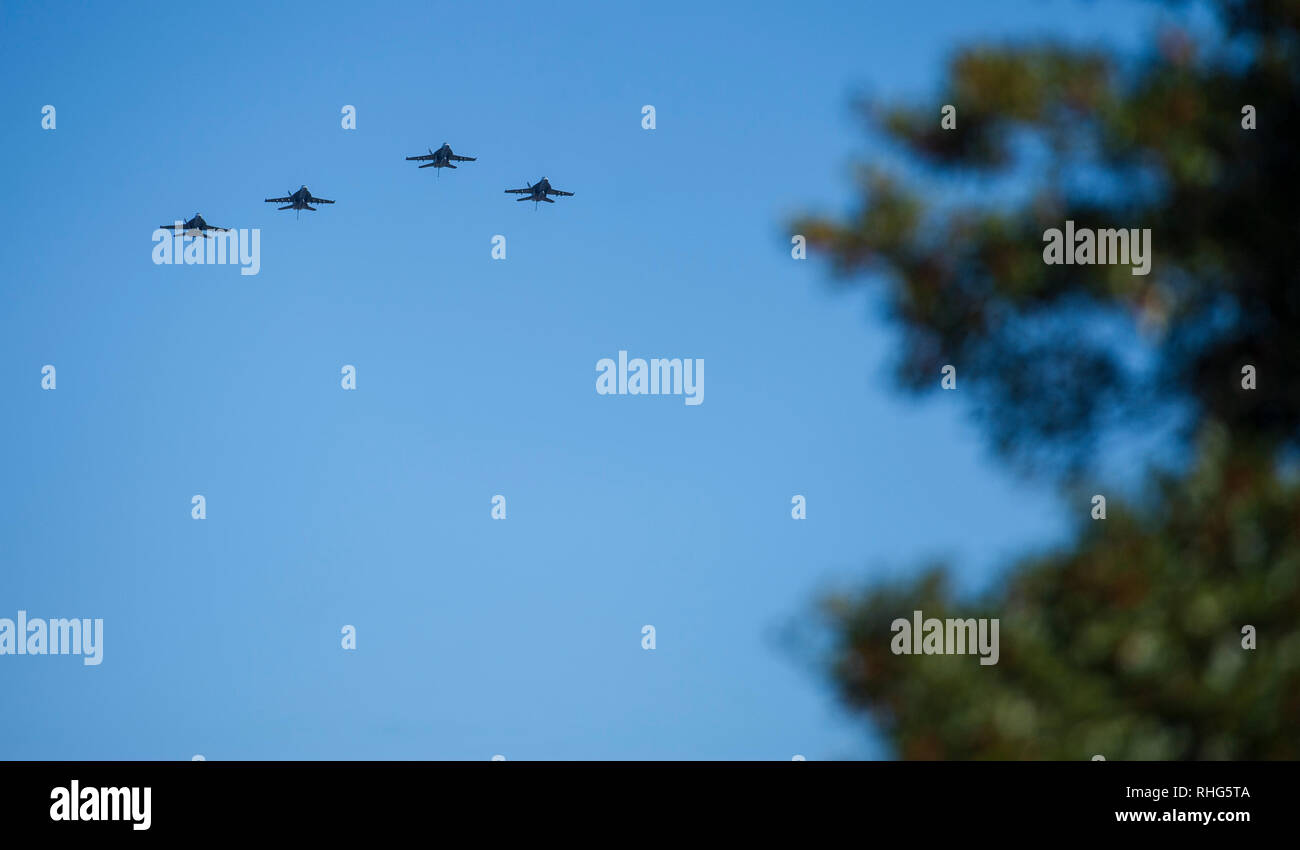 190202-N-VS214-0167 Maynardville, au Tennessee (Février 02, 2019) un enterrement a lieu pour le capitaine Rosemary Mariner. Mariner a été la première femme pilote de chasse tactique dans les forces armées des États-Unis, et elle a ouvert la voie pour les femmes dans l'aviation navale. (U.S. Photo par marine Spécialiste de la communication de masse 2e classe Leslie Koxvold/libérés) Banque D'Images