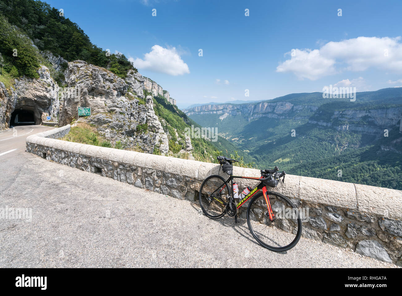 À Combe Laval gorge road, Auberives-en-Royans, France Banque D'Images