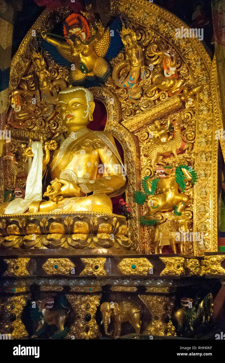 Dungten au monastère Sakya Lakhang, contenant des reliques de trône successifs ont des obligations, Sakya, l'ouest du Tibet, Chine Banque D'Images
