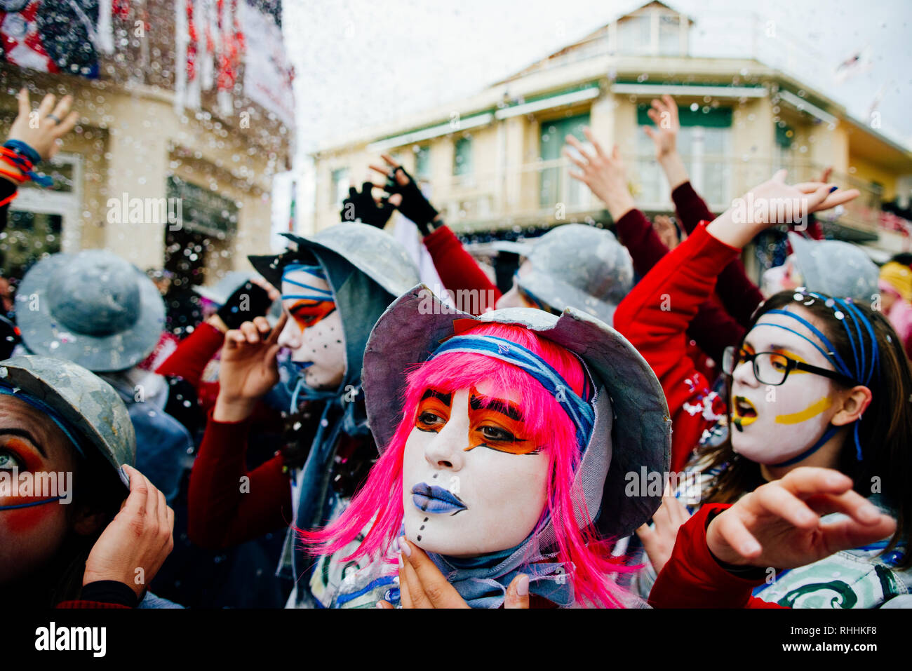 VIAREGGIO.ITALIE-FEBRAUARY 4 : les personnes avec des masques parade dans la promenade de Viareggio pendant le carnaval annuel pendant la deuxième parade. le 4 févr Banque D'Images