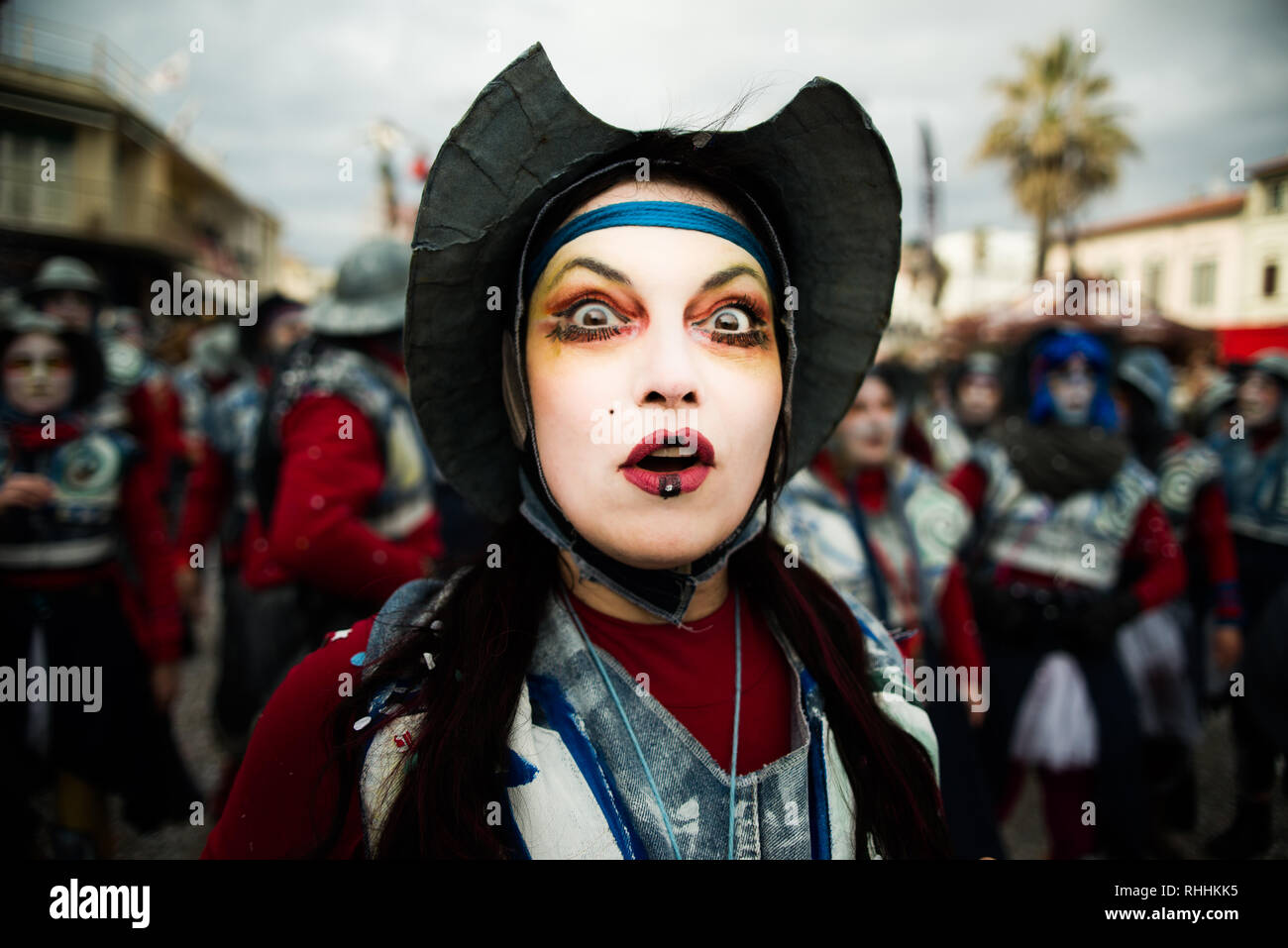 VIAREGGIO.ITALIE-FEBRAUARY 4 : les personnes avec des masques parade dans la promenade de Viareggio pendant le carnaval annuel pendant la deuxième parade. le 4 févr Banque D'Images
