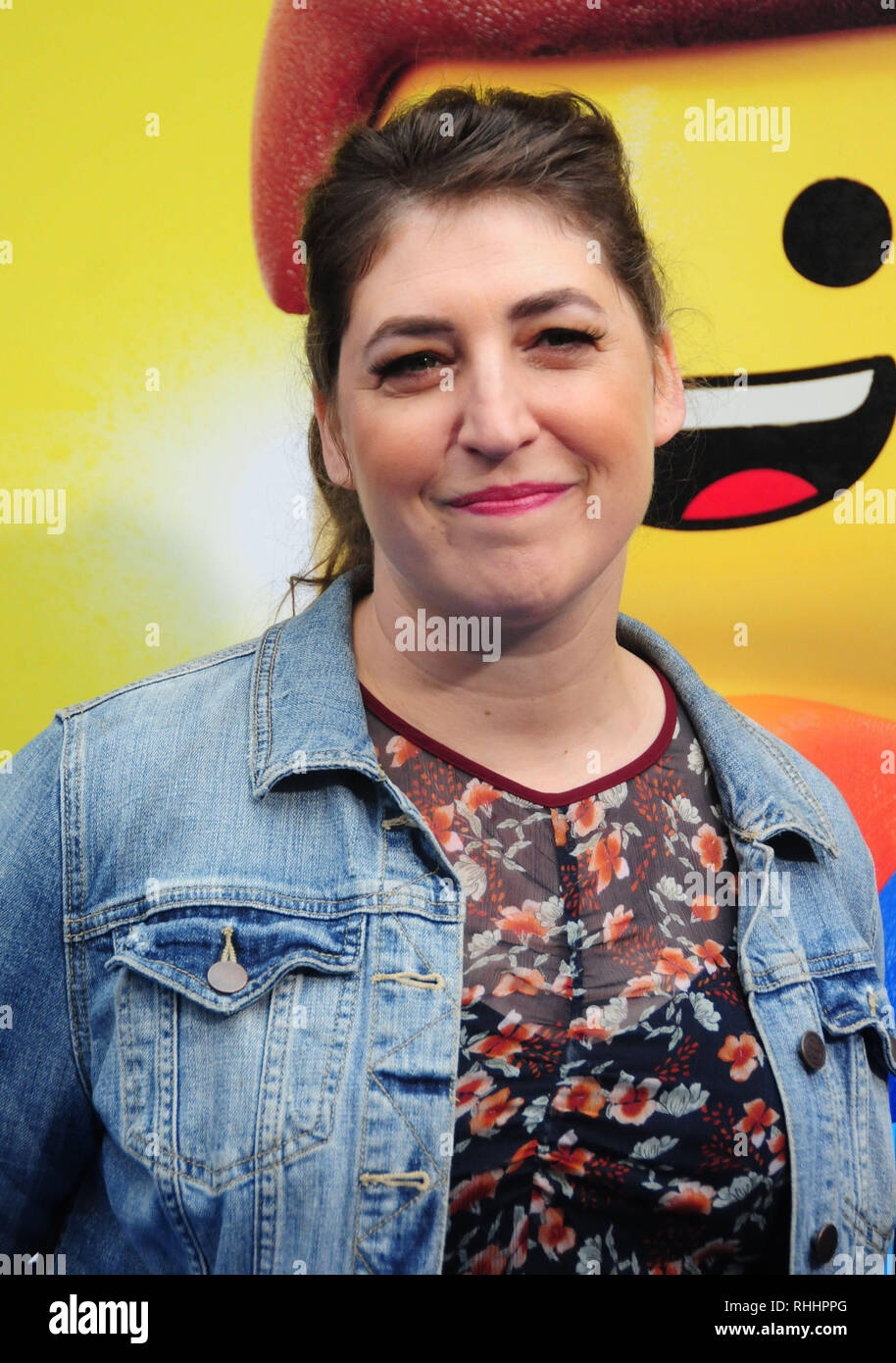 Californie, USA. Feb 2019 2ème. Mayim Bialik actrice assiste à la première de Warner Bros Pictures' 'Le film Lego 2 : La deuxième partie' le 2 février 2019 au Regency Village Theatre à Westwood, en Californie. Photo de Barry King/Alamy Live News Banque D'Images