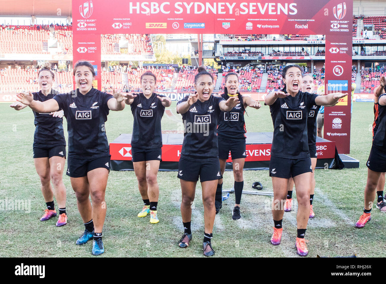 Sydney, Australie. 3 2019. La Nouvelle-Zélande célèbre avec le Haka Maori traditionnel après avoir battu l'Australie 34-10 dans la finale des femmes au cours de la HSBC 2019 Sydney 7s at Sydney Olympic Park, Sydney, Australie, le 3 février 2019. Photo de Peter Dovgan. Credit : UK Sports Photos Ltd/Alamy Live News Banque D'Images