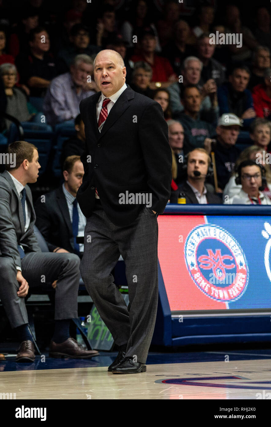 McKeon Pavilion Moraga en Californie, USA. 09Th Feb 2019. U.S.A. St. Mary's l'entraîneur-chef Randy Bennett au cours de la NCAA Men's Basketball game entre San Francisco Dons et les Gaels 86-80 Saint Mary's à gagner McKeon Pavilion Moraga Californie Thurman James/CSM/Alamy Live News Banque D'Images