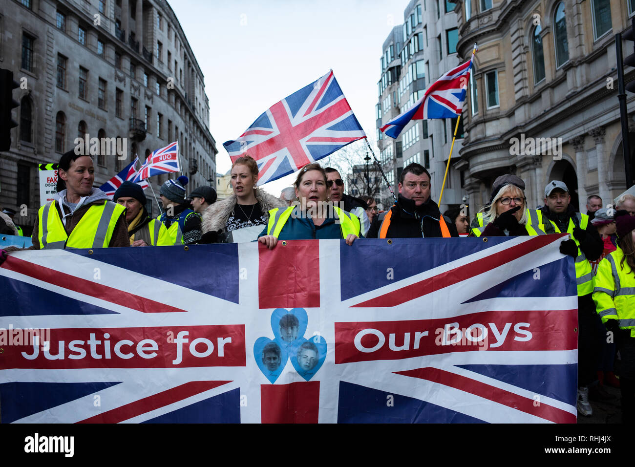Londres, Royaume-Uni. Feb 2019 2ème. Jaune se sont réunis dans les rues de Londres à l'appui du Brexit. Credit : Victor/Storublev Alamy Live News Banque D'Images