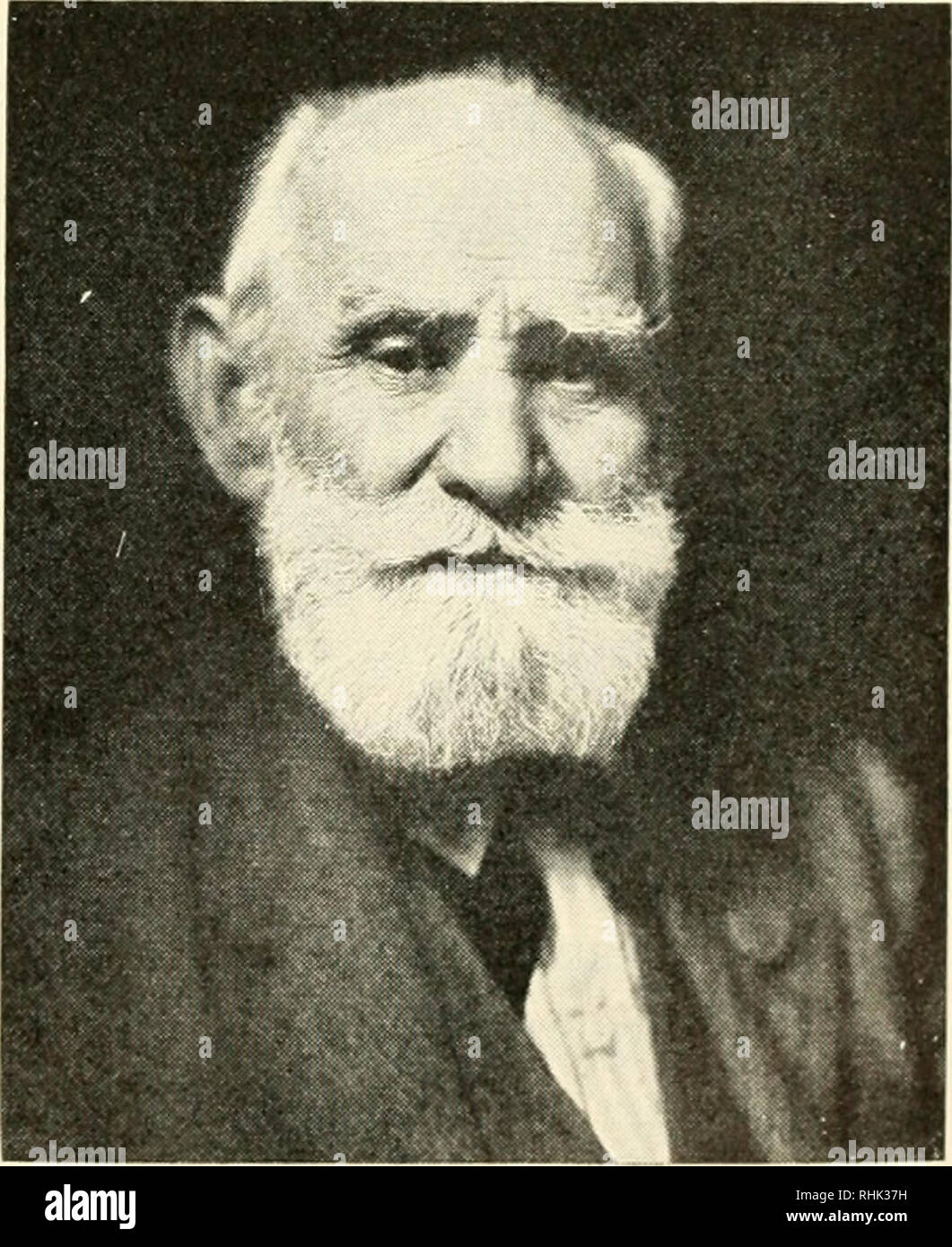 . La biologie et l'homme. Biologie ; les êtres humains. la bouche "eaux" quand la viande est offert. Mais la bouche ne permet pas toujours de l'eau : un chien qui vient de terminer un bon repas, par exemple, se comporte de la dif- ferently. La condition chimique du jus semble faire une différence. En tout cas, Pavlov a organisé un chien à l'intérieur du tube sur la joue pour recueillir la salive sécrétée ; puis il a pris la quantité de salive fournis pour indiquer ou mesurer, le chien dans sa réponse à un stimulus particulier. Depuis il a été constaté que la réponse du chien-sécrétion salivaire-variait avec la condition de l'animal au nutriti Banque D'Images