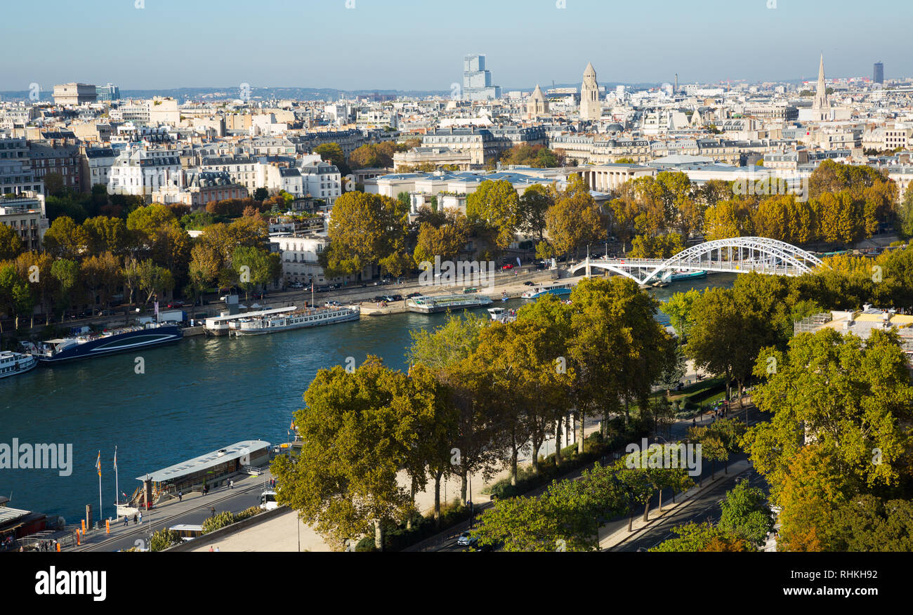 Belle vue panoramique sur Paris du drone à sunny day Banque D'Images