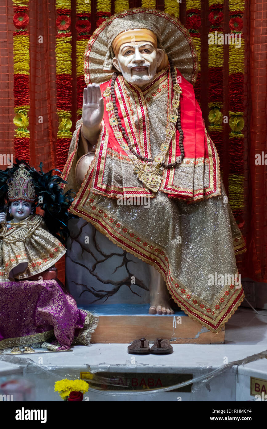 Une statue de Sai Baba, un maître spirituel indien . Au Satya Narayan Mandir temple hindou à Elmhurst, Queens, New York City Banque D'Images