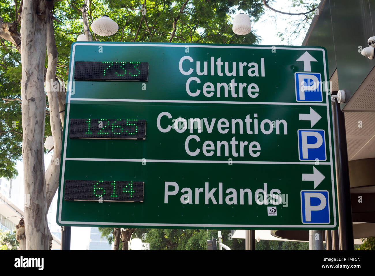 La disponibilité de parking sign, centre-ville de Brisbane, Queensland, Australie Banque D'Images