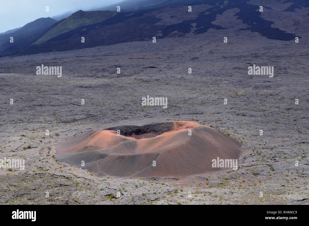 Le Formica Leo, un petit cône secondaire dans la vaste caldeira du Piton de la Fournaise, un volcan actif à l'île de la Réunion Banque D'Images