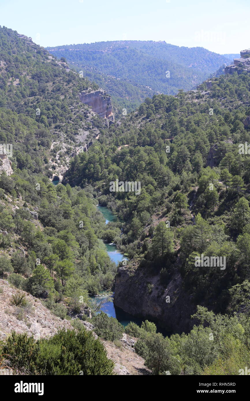 Les destinations de voyage sur l'Estrémadure, Espagne : un beau ruisseau coule vers le bas de la montagne Banque D'Images
