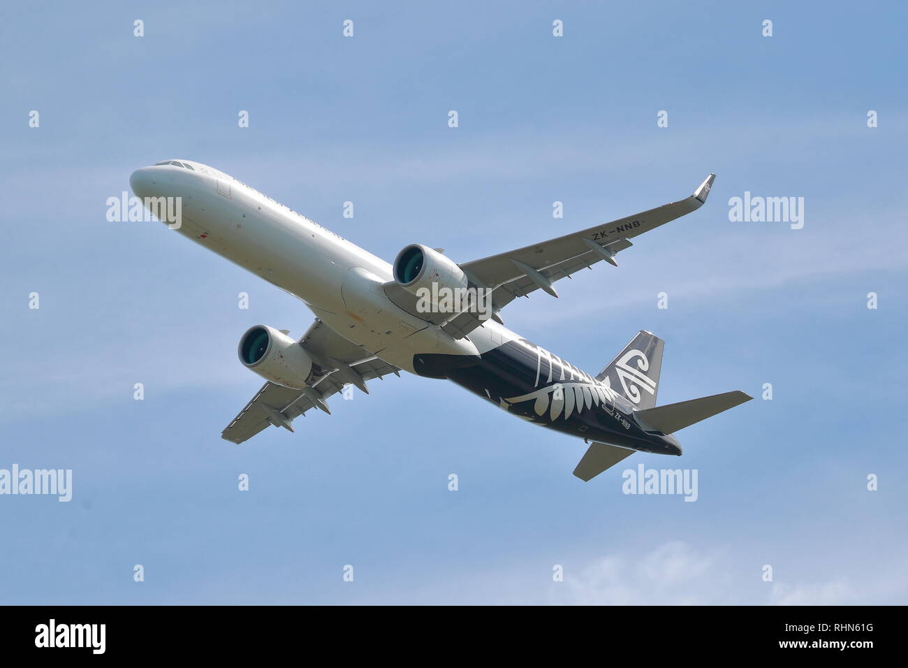 Air New Zealand Airbus A321 décollant de l'aéroport d'Auckland, Nouvelle-Zélande Banque D'Images