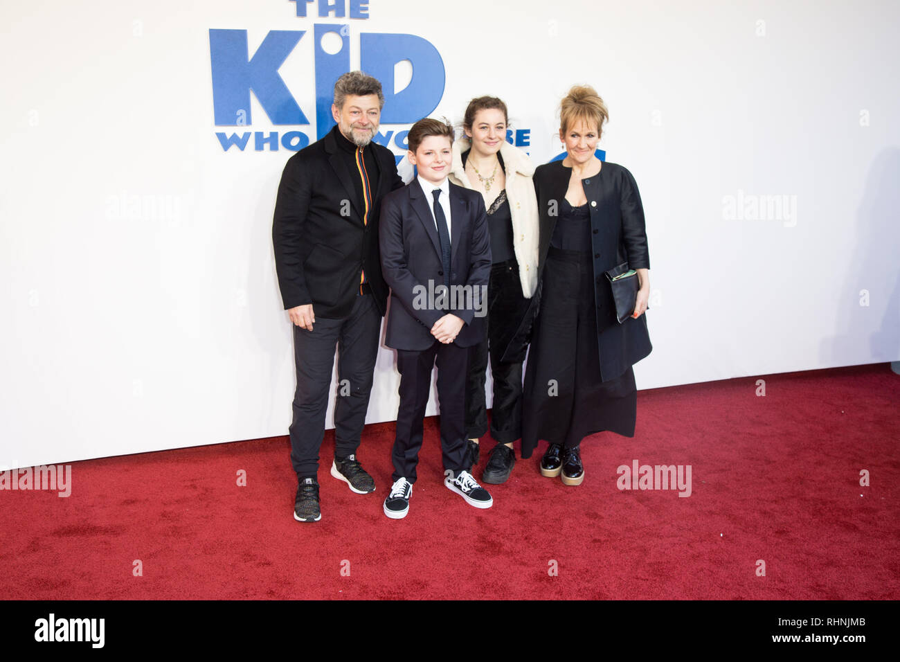 Londres, Royaume-Uni. 3 Février, 2019. Andy Serkis & Louis Ashbourne Serkis et réduite à l'enfant qui serait Roi - Projection de Gala de la famille à l'Odeon Leicester Square Luxe le 3 février 2019 Crédit : Tom Rose/Alamy Live News Banque D'Images