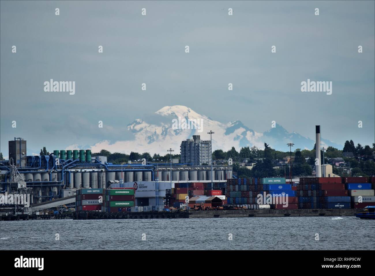 Métiers de la montagne derrière le port de Vancouver Banque D'Images