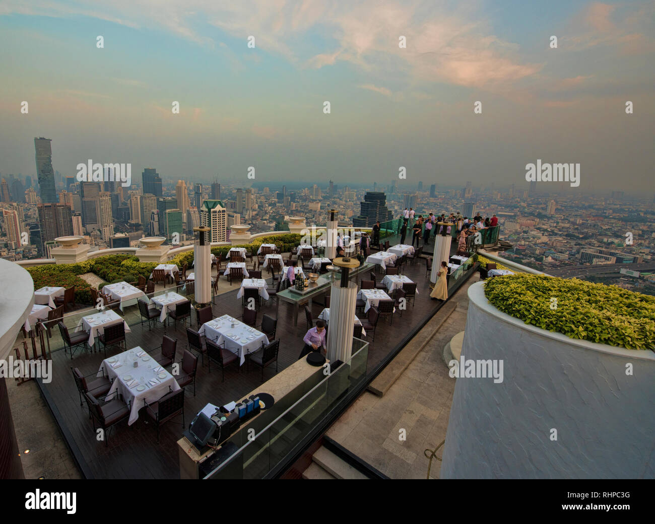 Vue sur la ville et la ligne d'horizon, Bangkok, Thaïlande à partir de l'état de Lebua at State Tower Banque D'Images