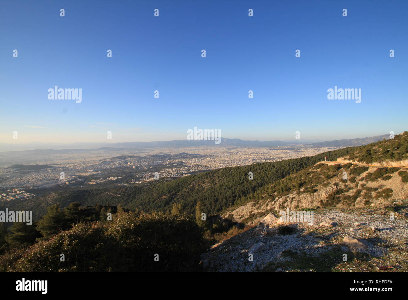 Une beauté d'Athènes comme vu de la montagne de Ymittos Banque D'Images
