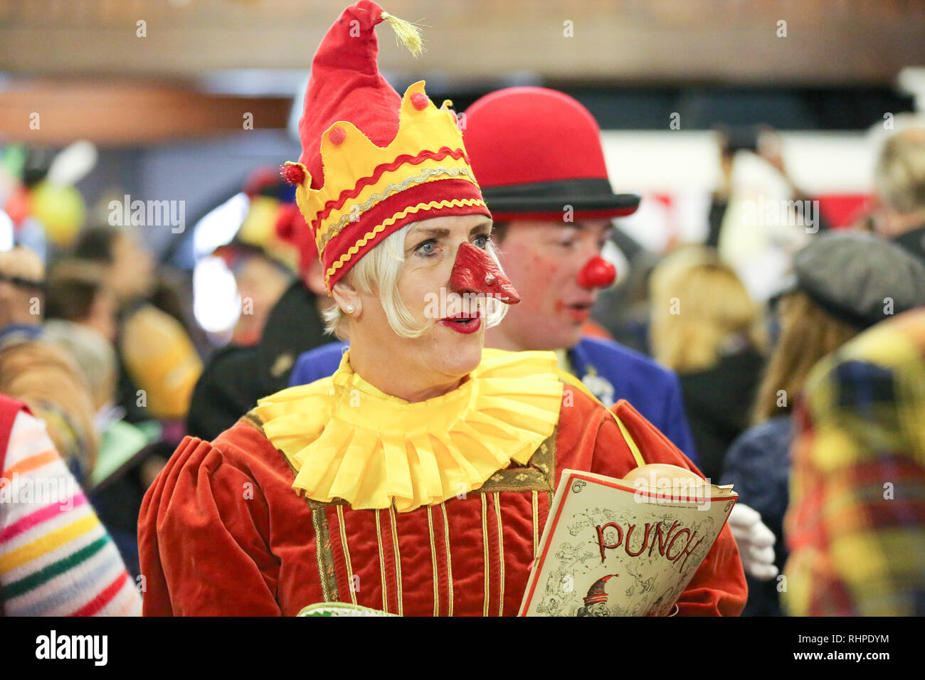 Clowns sont vus au cours de l'événement. Clowns sont vus à Grimaldi Service religieux à l'église All Saints, Dalston, Londres est à la mémoire de Joseph Grimaldi (1778-1837), un acteur, comédien et danseur, qui est largement considéré comme le "père" des clowns modernes. Banque D'Images