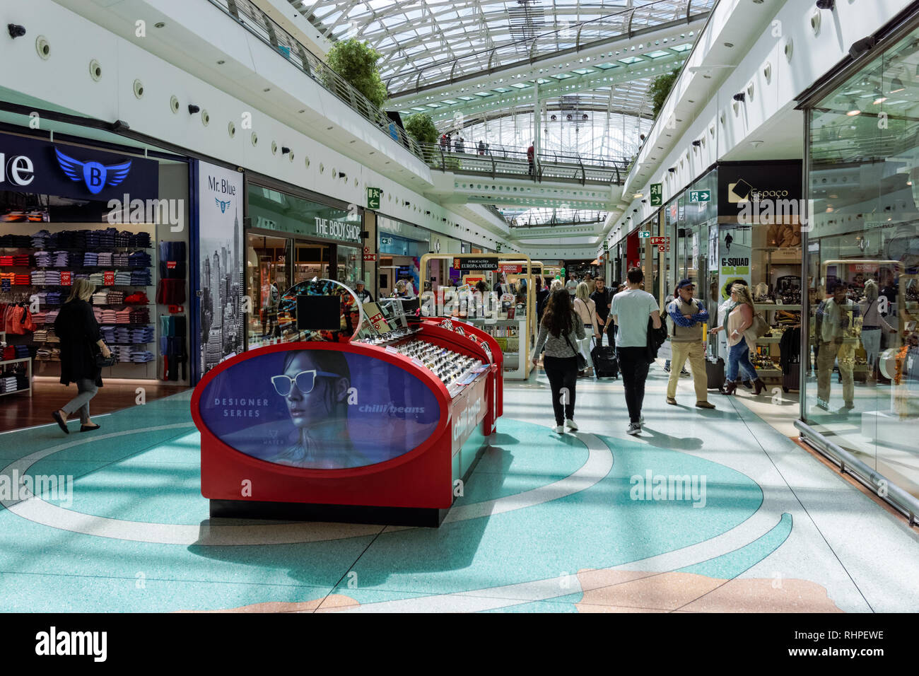 Shoppers dans centre commercial Vasco da Gama à Lisbonne, Portugal Banque D'Images