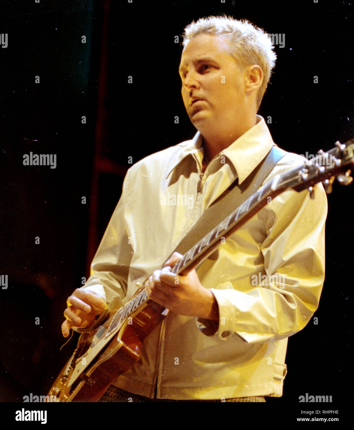 Pearl Jam est le guitariste Mike McCready à la scène le Tweeter Center à Mansfield, MA USA Août 2000 photo de Bill belknap Banque D'Images