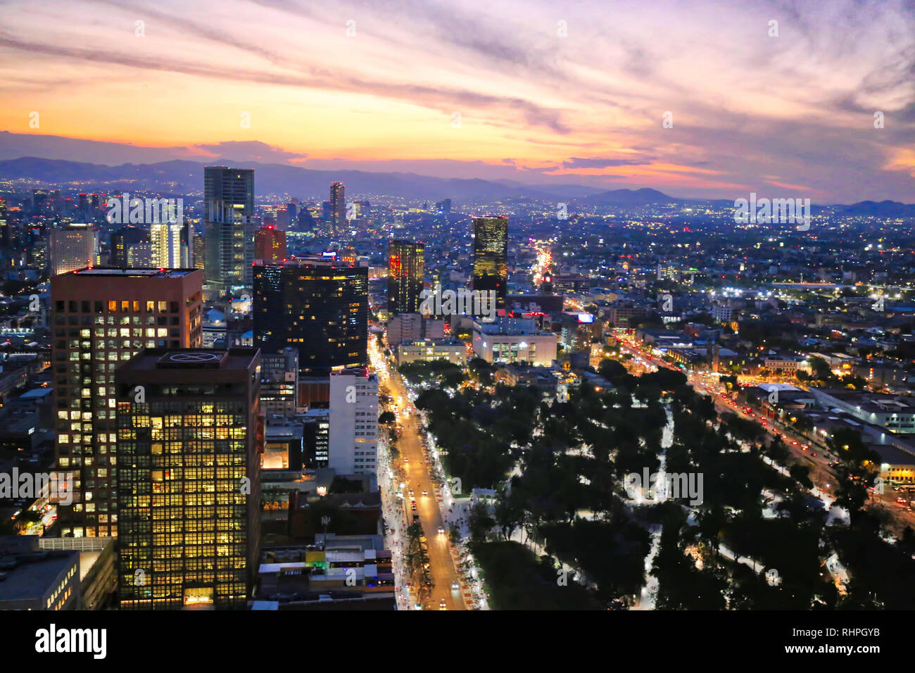 Vue panoramique de la ville de Mexico à partir de la plate-forme d'observation en haut de la tour de l'Amérique latine (Torre Latinoamericana) Banque D'Images