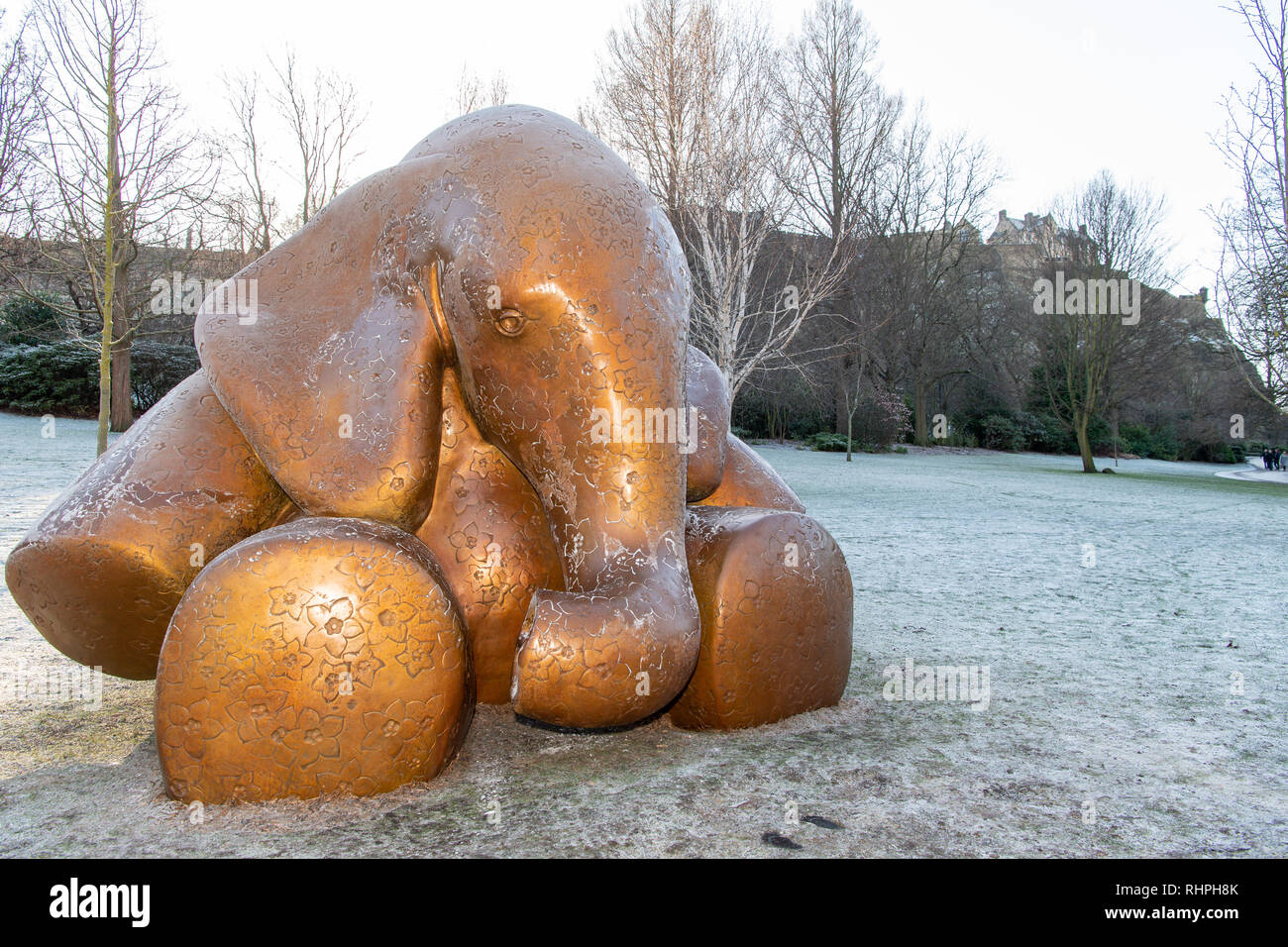 Mortonhall Memorial Bébé sculpture, Princes Street Gardens, Édimbourg, parent Dorothy Maitland et sculpteur Andy Scott. Banque D'Images