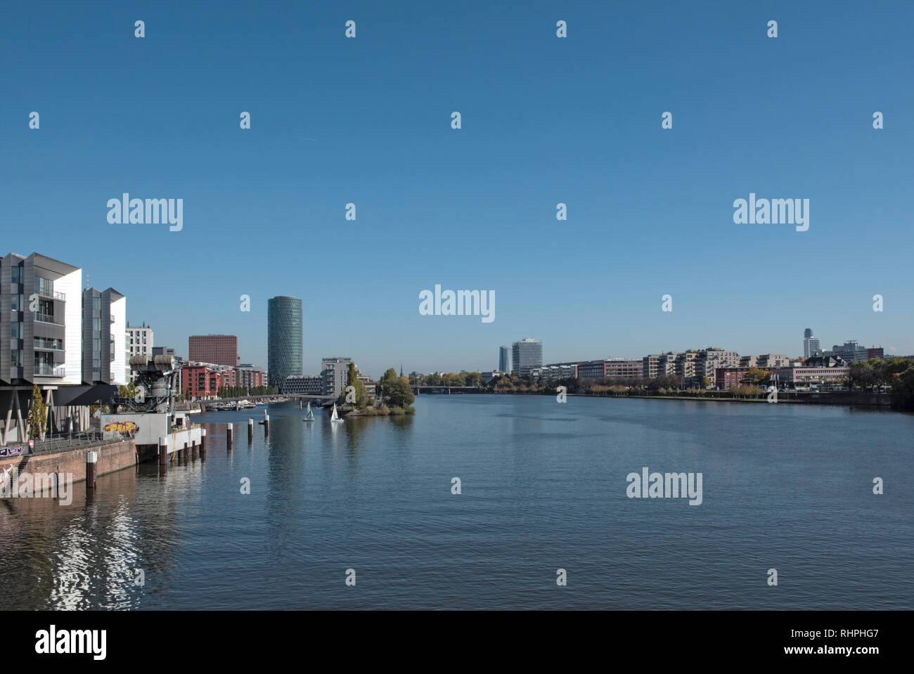 Tour westhafen, installations industrielles et des appartements privés dans la région de Frankfurt am Main, Allemagne Banque D'Images Tour westhafen, installations industrielles et des appartements privés dans la région de Frankfurt am Main, Allemagne Banque D'Images