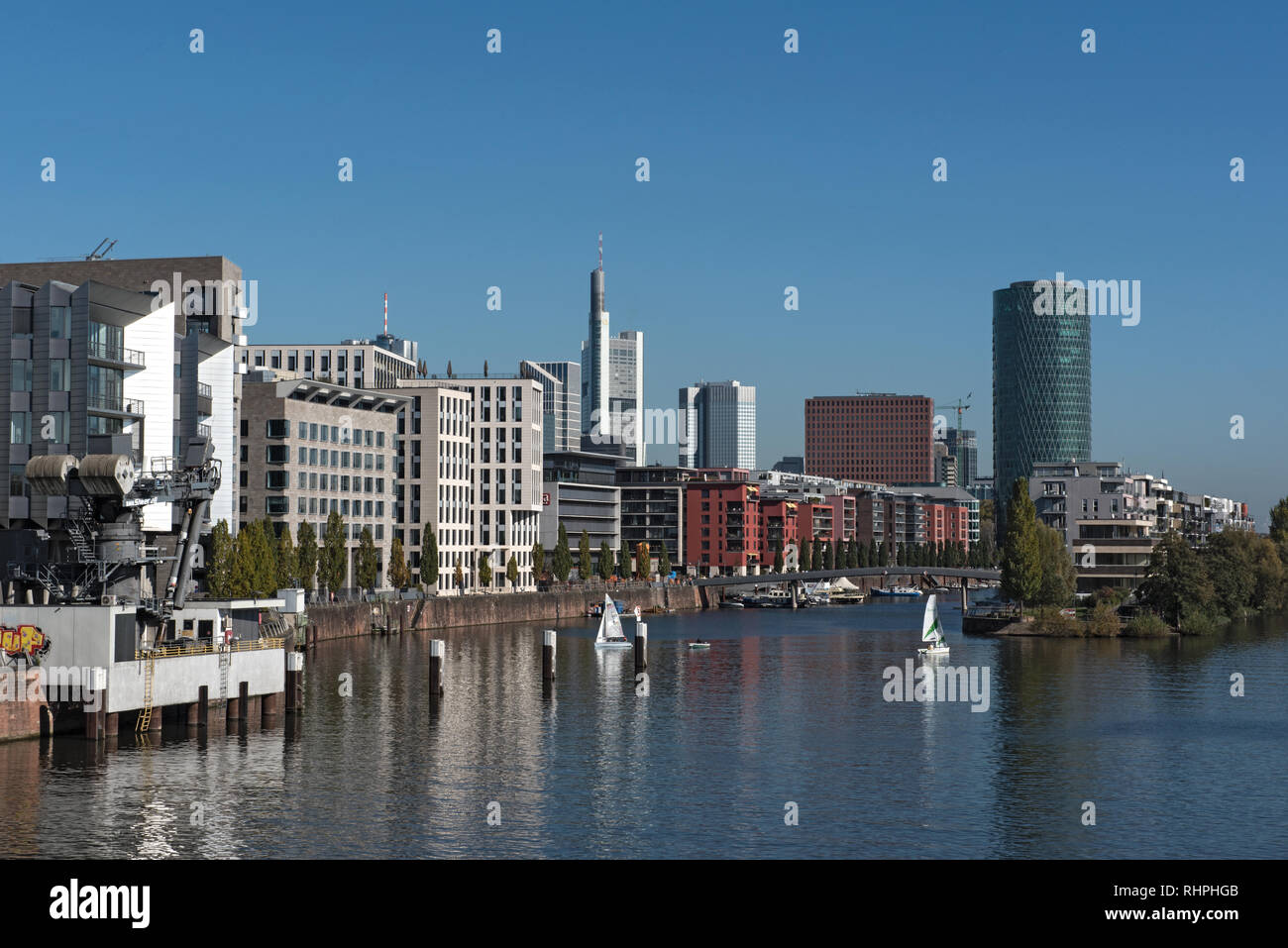 Tour westhafen, installations industrielles et des appartements privés dans la région de Frankfurt am Main, Allemagne Banque D'Images Tour westhafen, installations industrielles et des appartements privés dans la région de Frankfurt am Main, Allemagne Banque D'Images