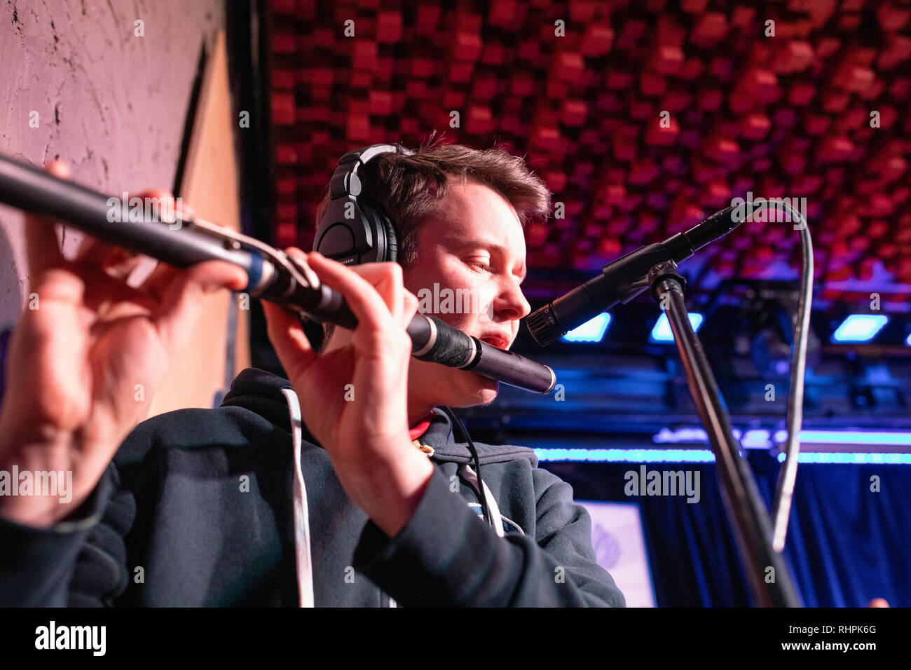 Musiciens sur scène, jouant de la musique folk irlandaise et écossaise. Blue Note, Poznan, Pologne Banque D'Images