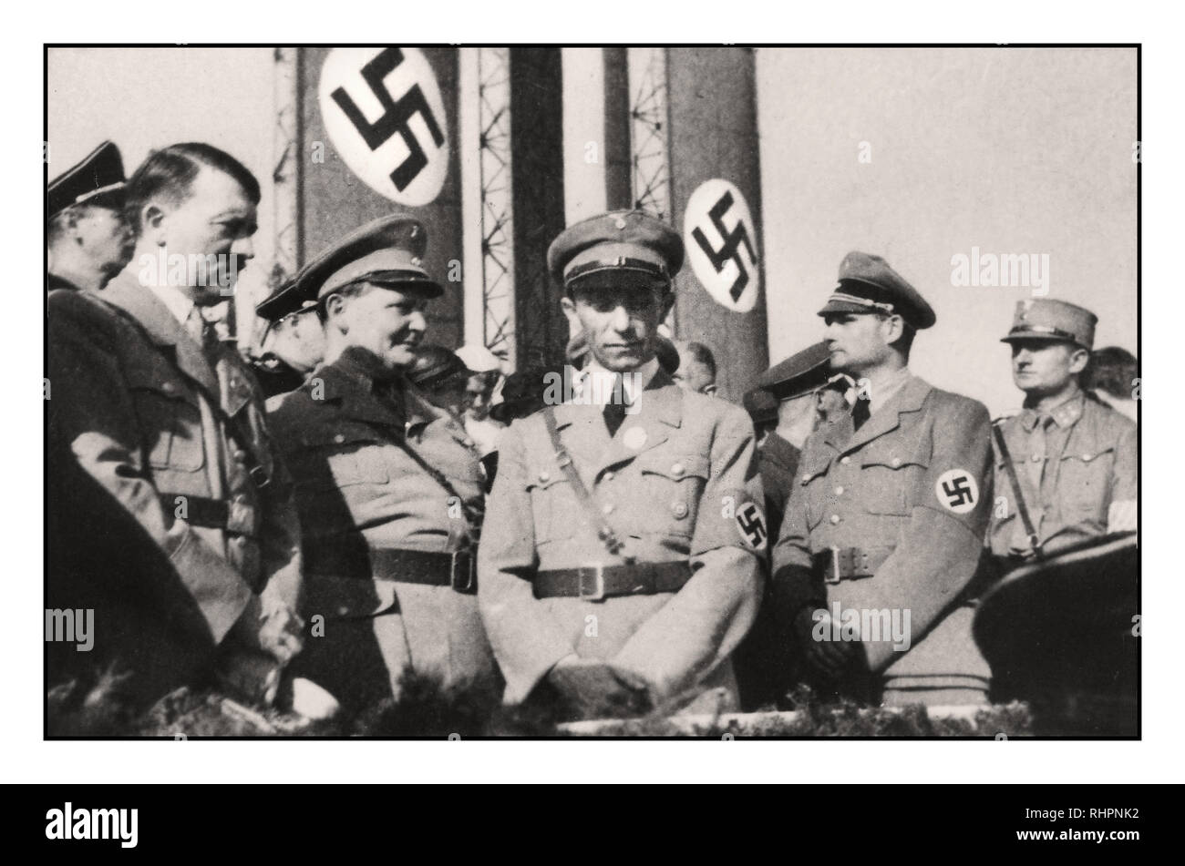 Les dirigeants nazis ont dirigé le rassemblement du Parti nazi en 1930s. De gauche à droite : Adolf Hitler; Herman Goering, Joseph Goebbels, Rudolph Hess. Image rare d'avant-guerre du groupe inFAMOUS de grands architectes nazis de la nuit des long Knives : seuls Himmler et Heydrich sont absents. Banque D'Images