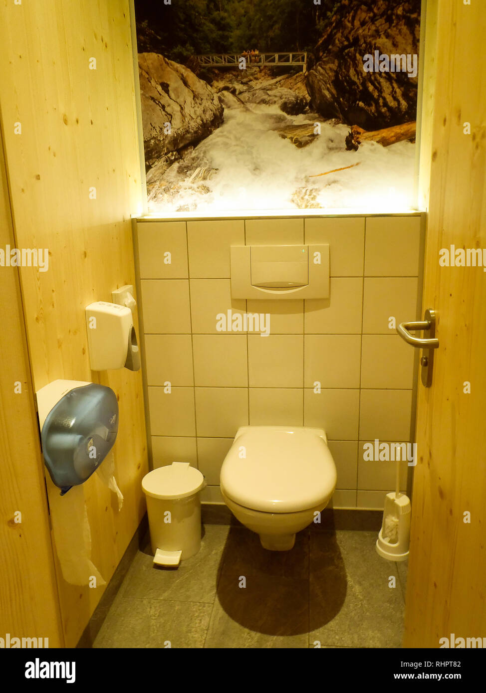 Engelberg, Suisse - le 31 juillet 2017 toilettes publiques : dans un  camping Photo Stock - Alamy