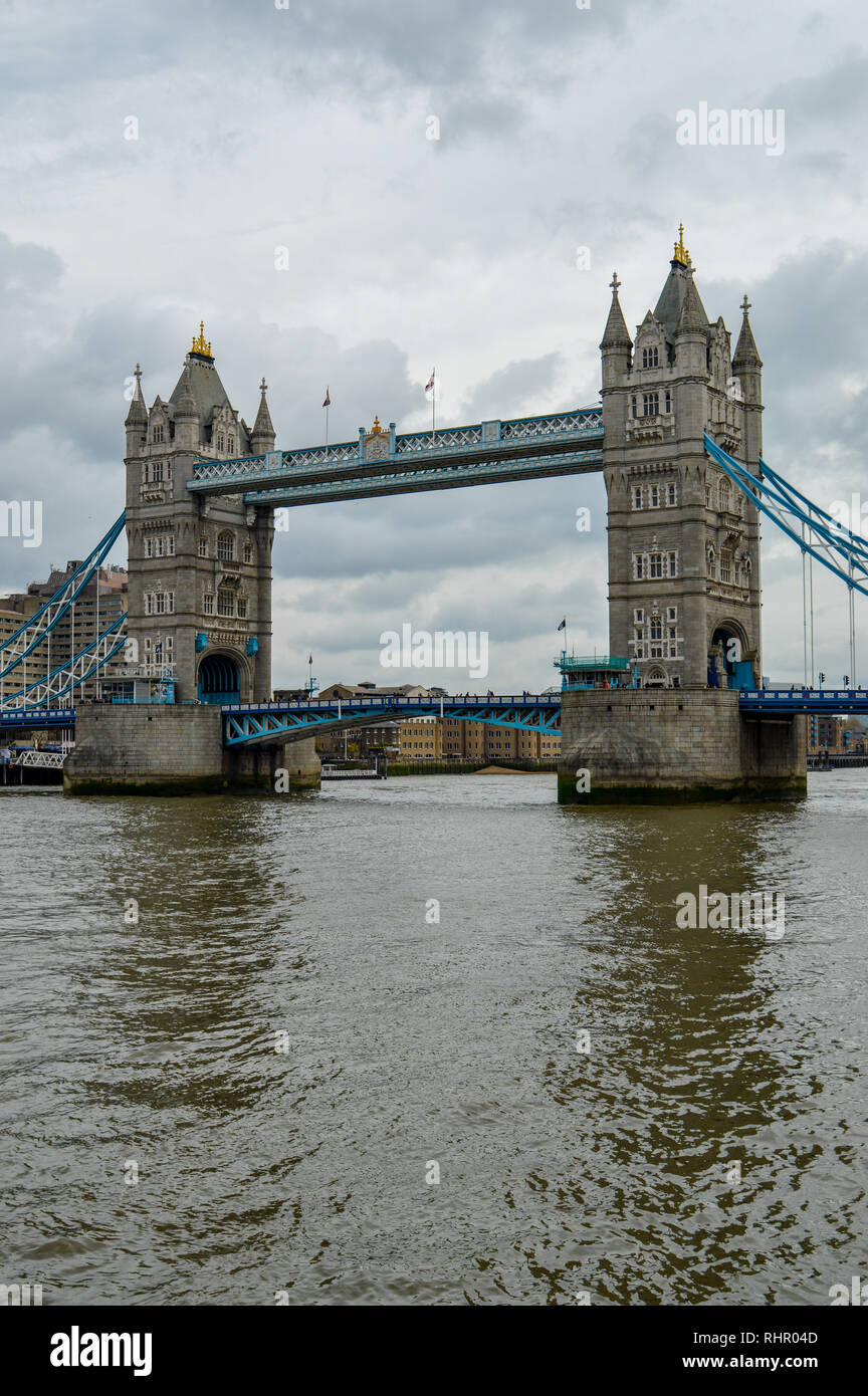 Tower Bridge à Londres, l'une des villes les plus emblématiques de la tamise les méthodes de franchissement Banque D'Images