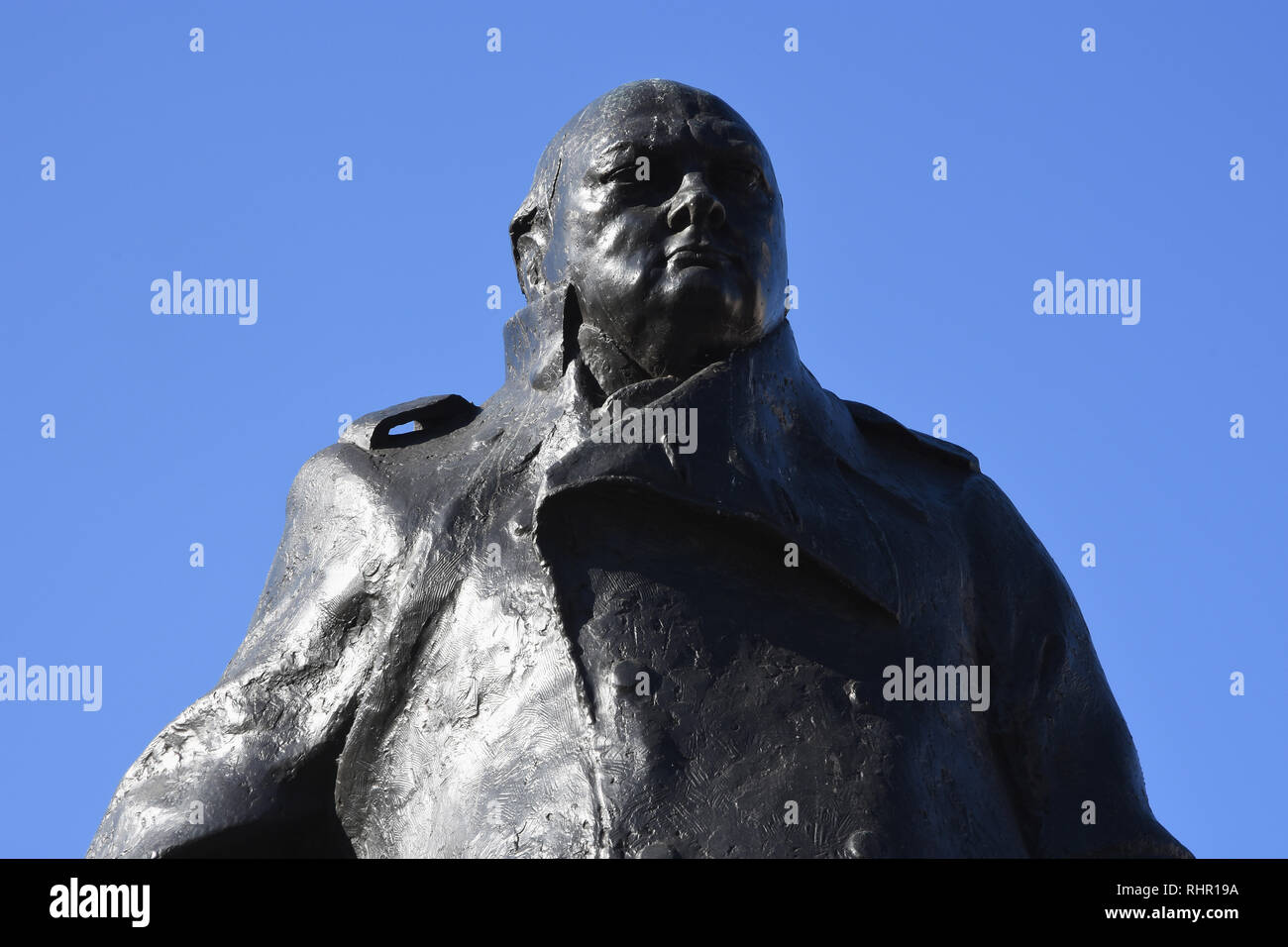 Stature de Sir Winston Churchill, la place du Parlement,London.UK Banque D'Images
