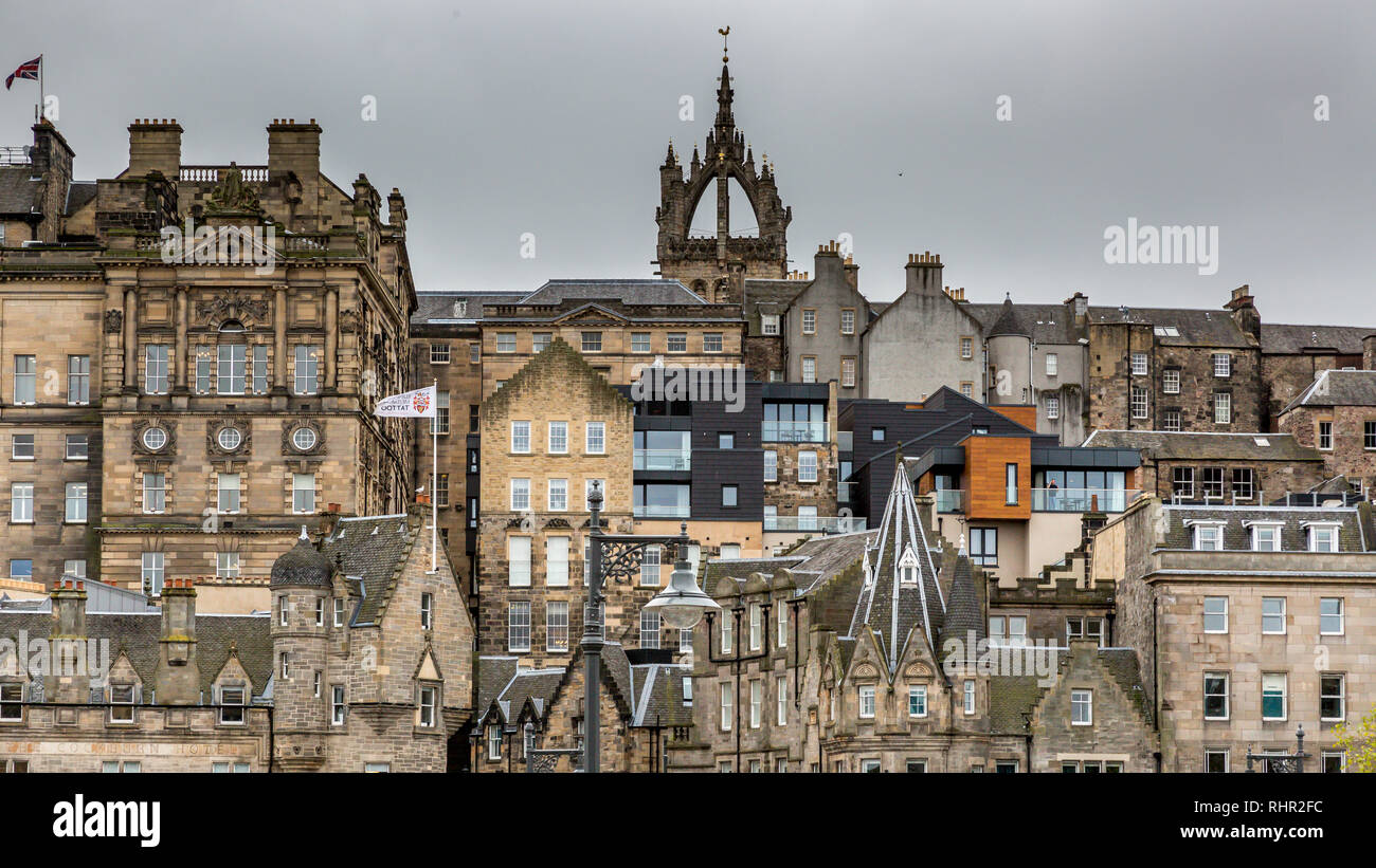 La Haute Kirk ou la cathédrale St Giles l'église paroissiale de l'Église d'Ecosse date du XIVe siècle vu se poter dans les rues d'Édimbourg Banque D'Images