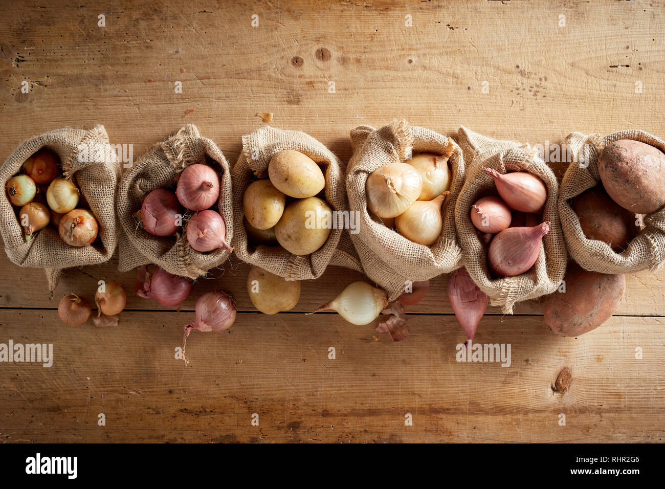 Pommes de terre sur la jute Banque de photographies et d’images à haute