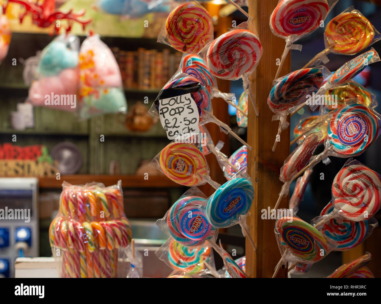 Lollypops à Noël market stall Banque D'Images
