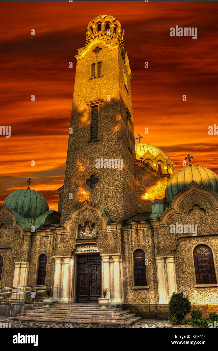 Temple de la cathédrale de la Nativité de Marie Church ( Naissance de la Sainte Mère ou Rozhdestvo Bogorodichno ) à Veliko Tarnovo, Bulgarie au lever du soleil Banque D'Images